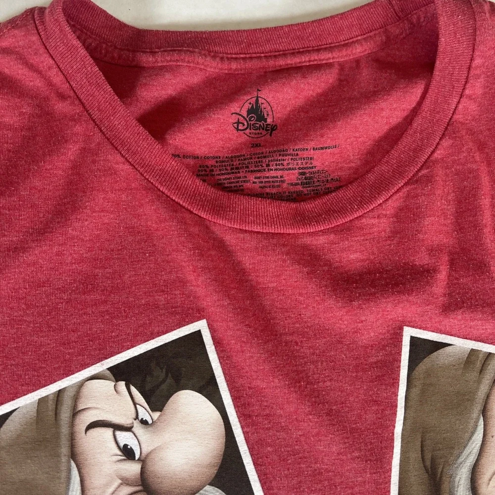 Disney Store GRUMPY Hash Tag‎ Selfie Red Tee Shirt Adult Size 2XL